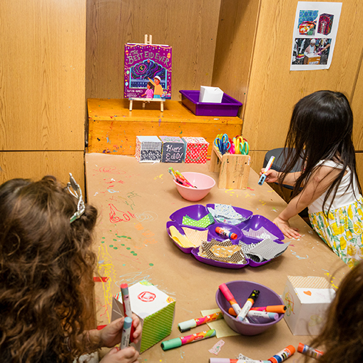 girls making art